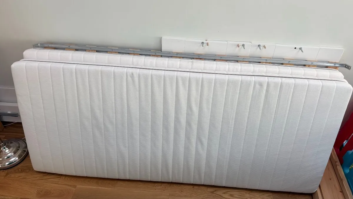 Day-bed w 2 drawers/2 mattresses 75 % discount - Image 3