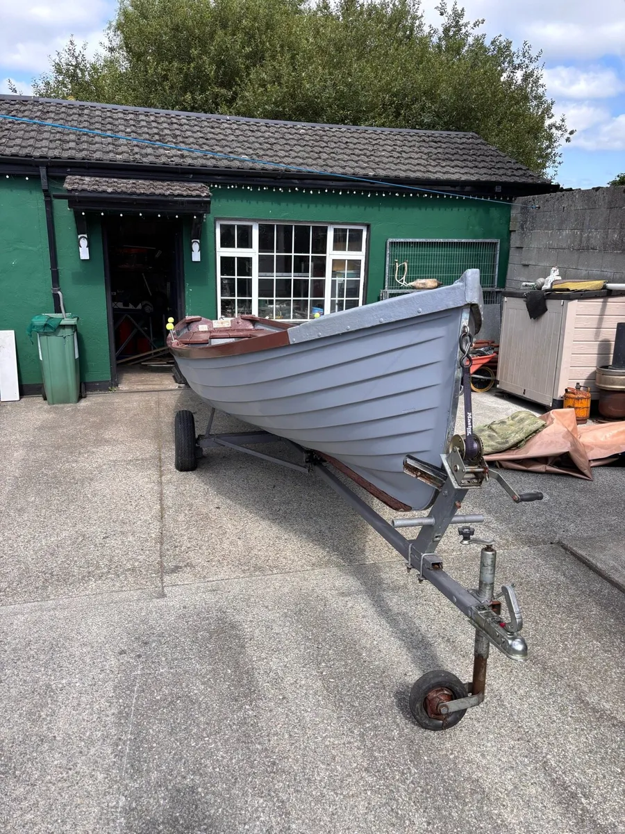 Lake boat - Image 1