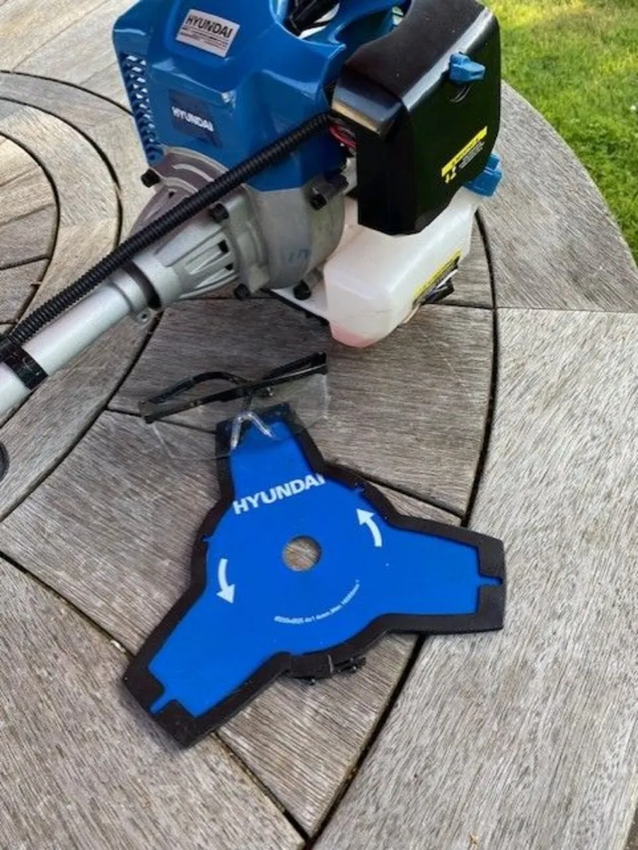 Hyundai Petrol Strimmer/ Brush cutter HYBC5200X - Image 2