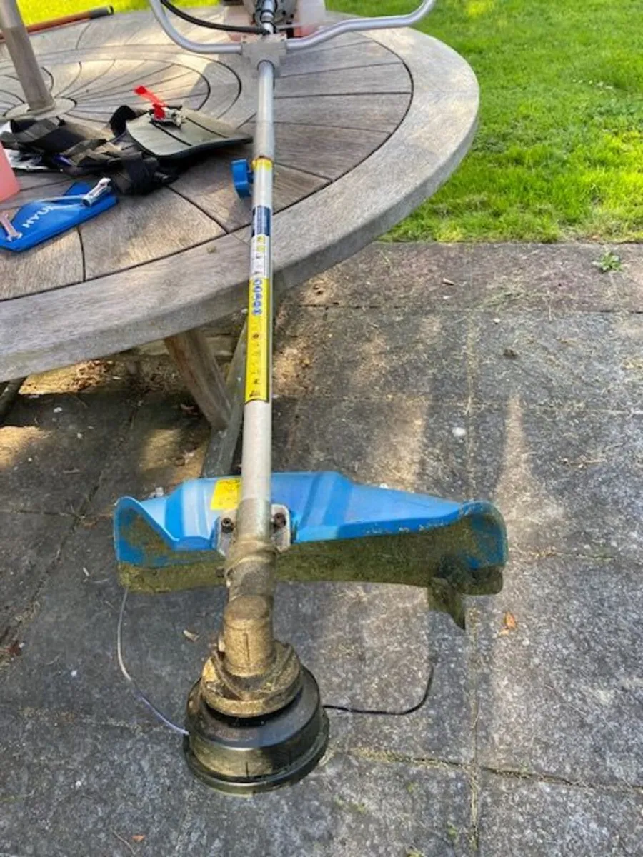 Hyundai Petrol Strimmer/ Brush cutter HYBC5200X - Image 3