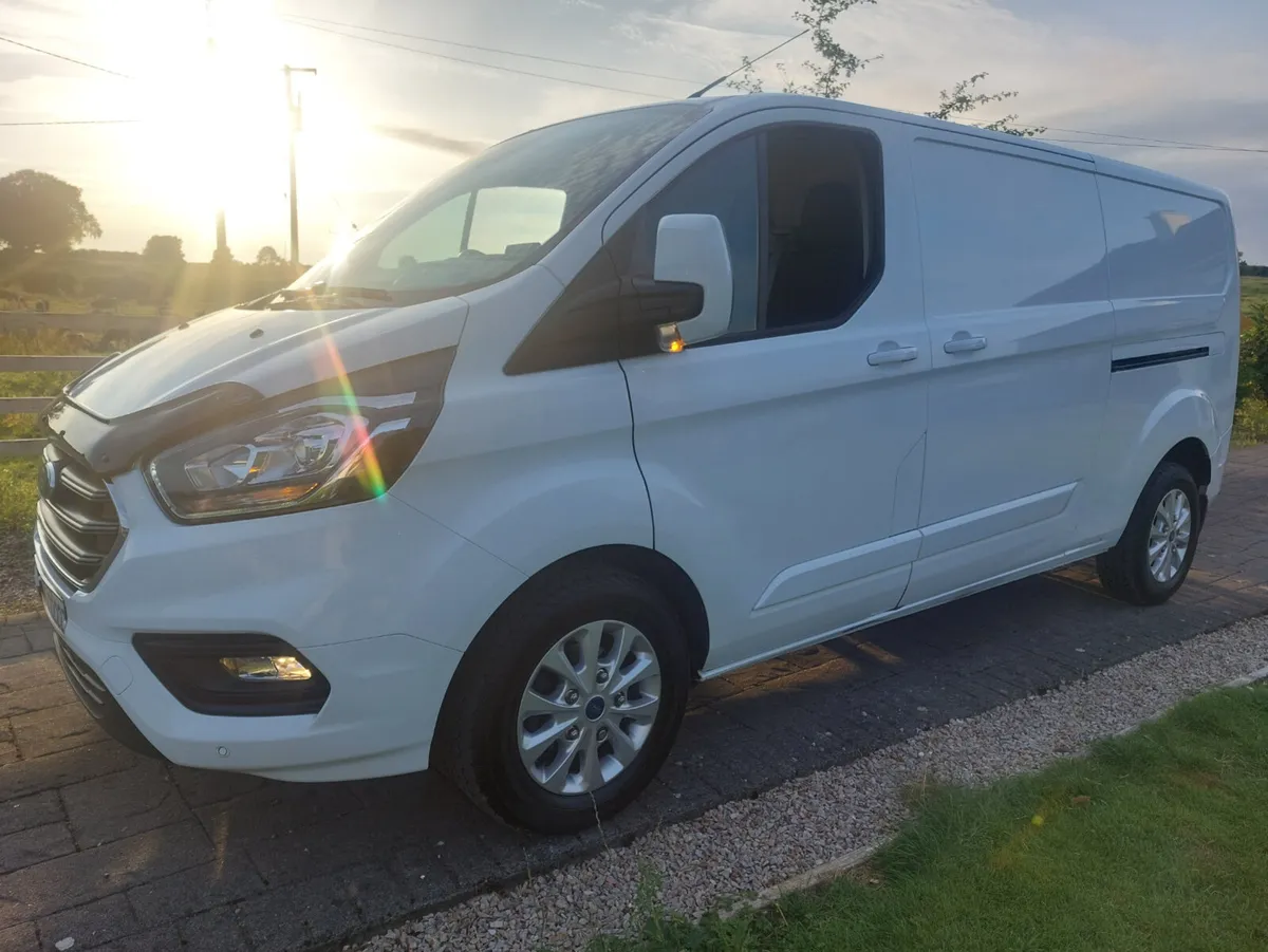 TRANSIT CUSTOM 2023' LIMITED  / AUTO - 170BHP - Image 3