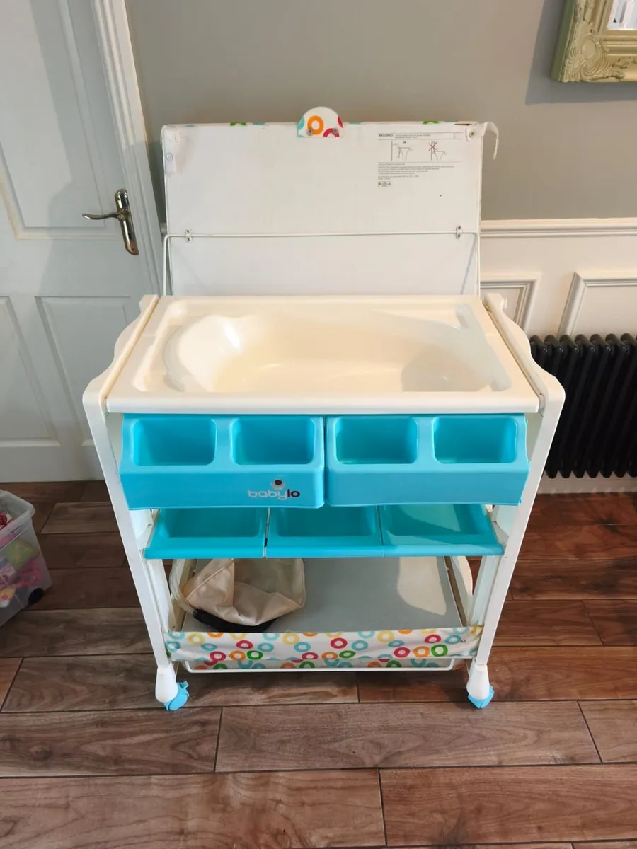 Baby changer - Image 1