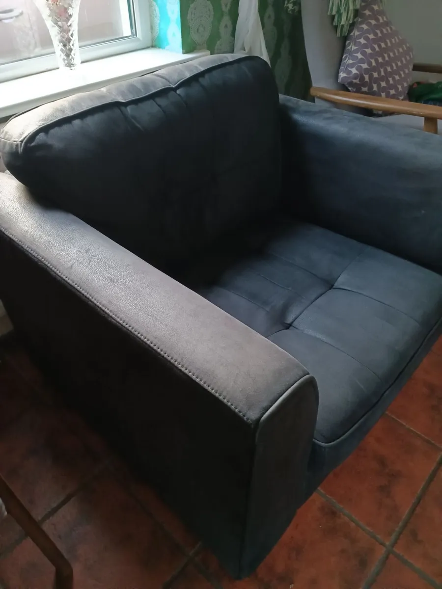 Armchair - Image 2