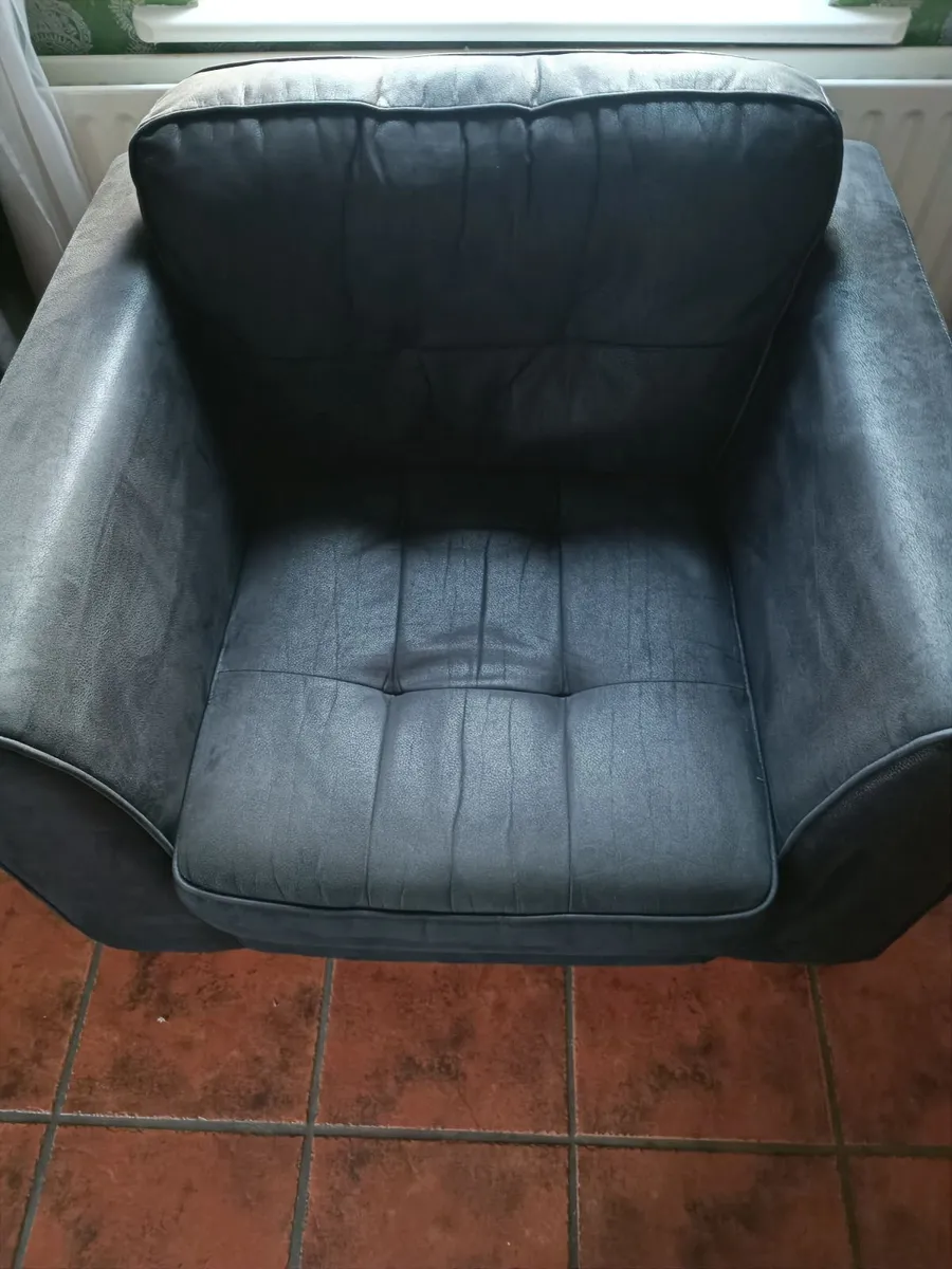 Armchair - Image 3