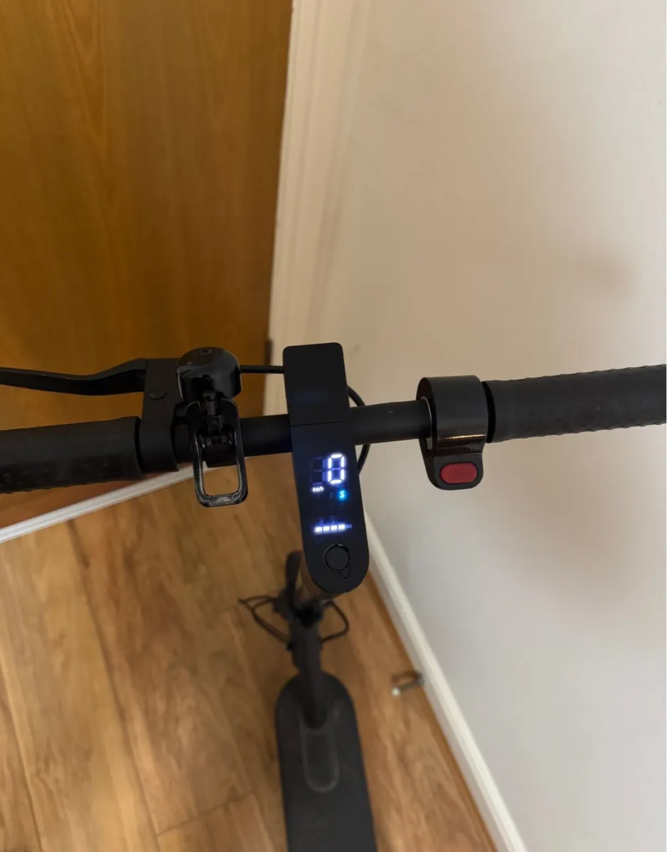 Xiaomi Mi Electric Scooter Pro 2 Great Condition - Image 2