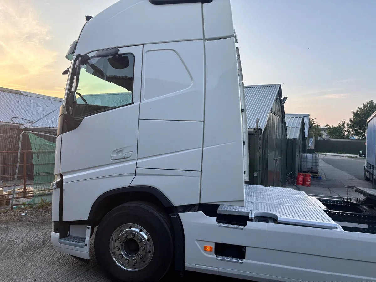 Volvo FH XL Globetrotter - Image 3