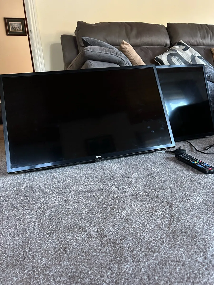 32’ LG Smart TV - Image 1