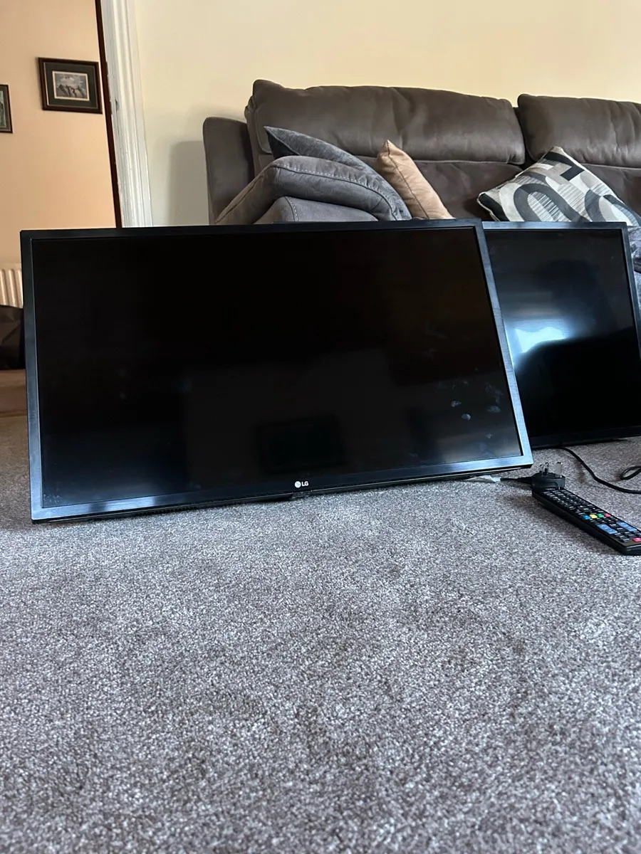 32’ LG Smart TV - Image 2
