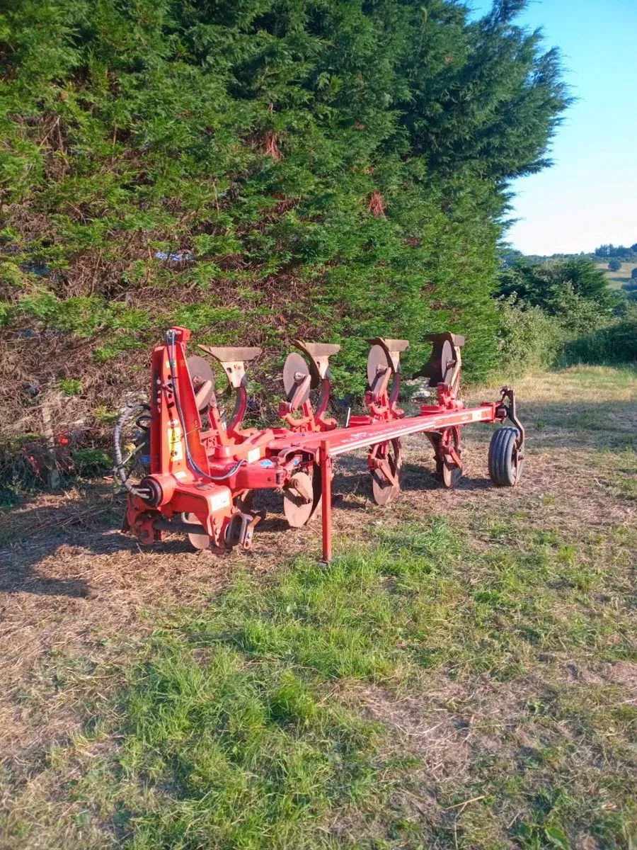 Kuhn 4 Furrow Reversible plough - Image 1