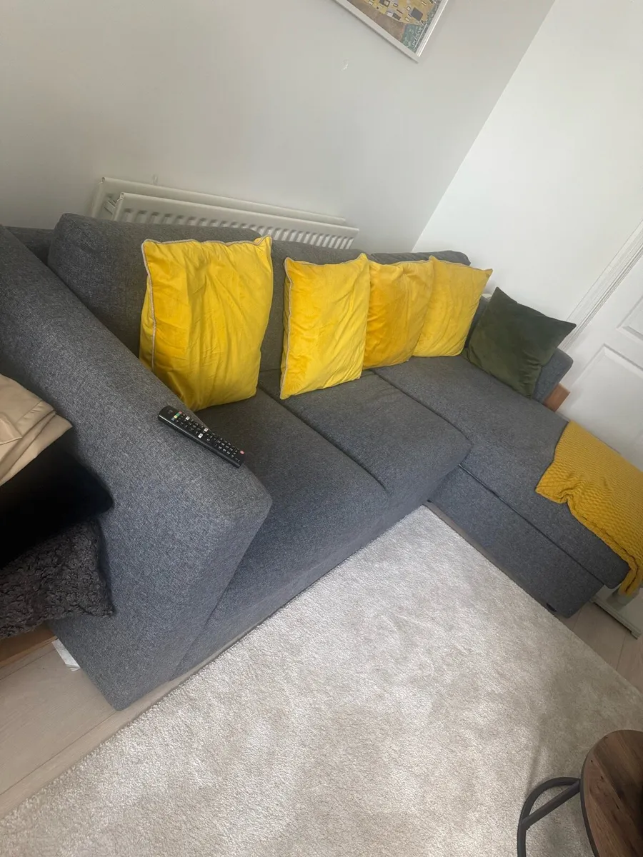 Couch. - Image 1