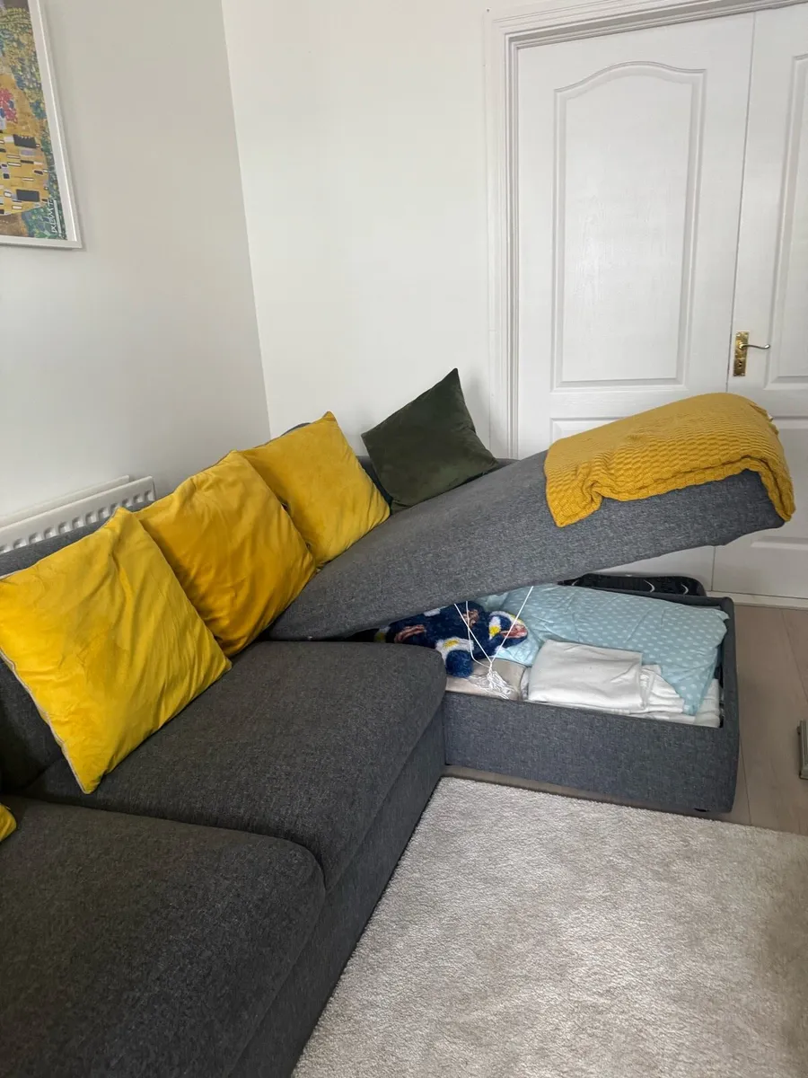 Couch. - Image 2