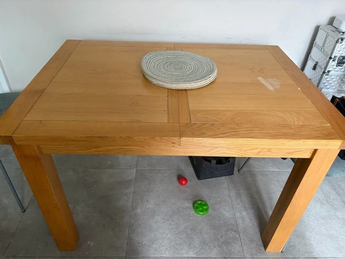 solid wood kitchen table 120cm wide 137cm when expanded 85cm wide and 76cm high - Image 3