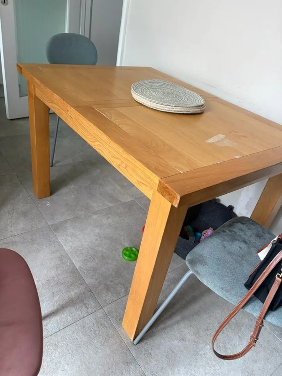 solid wood kitchen table 120cm wide 137cm when expanded 85cm wide and 76cm high - Image 4