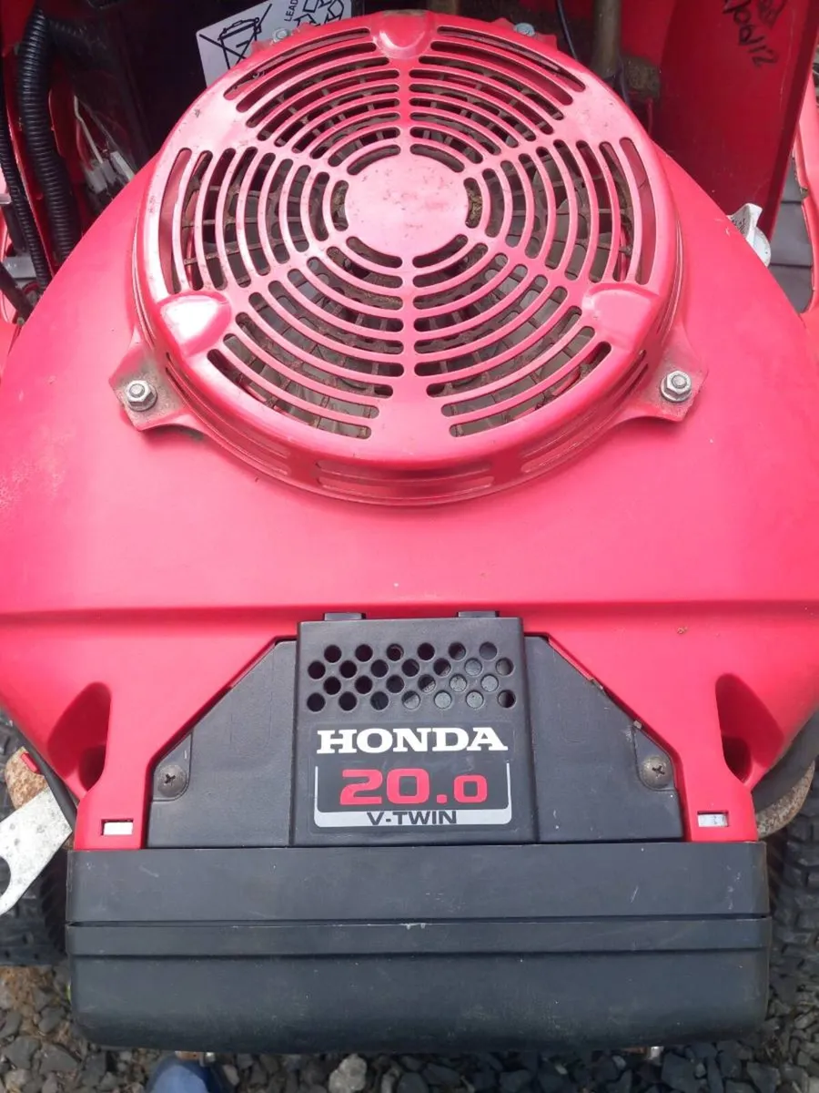 Honda ride on lawnmower - Image 1