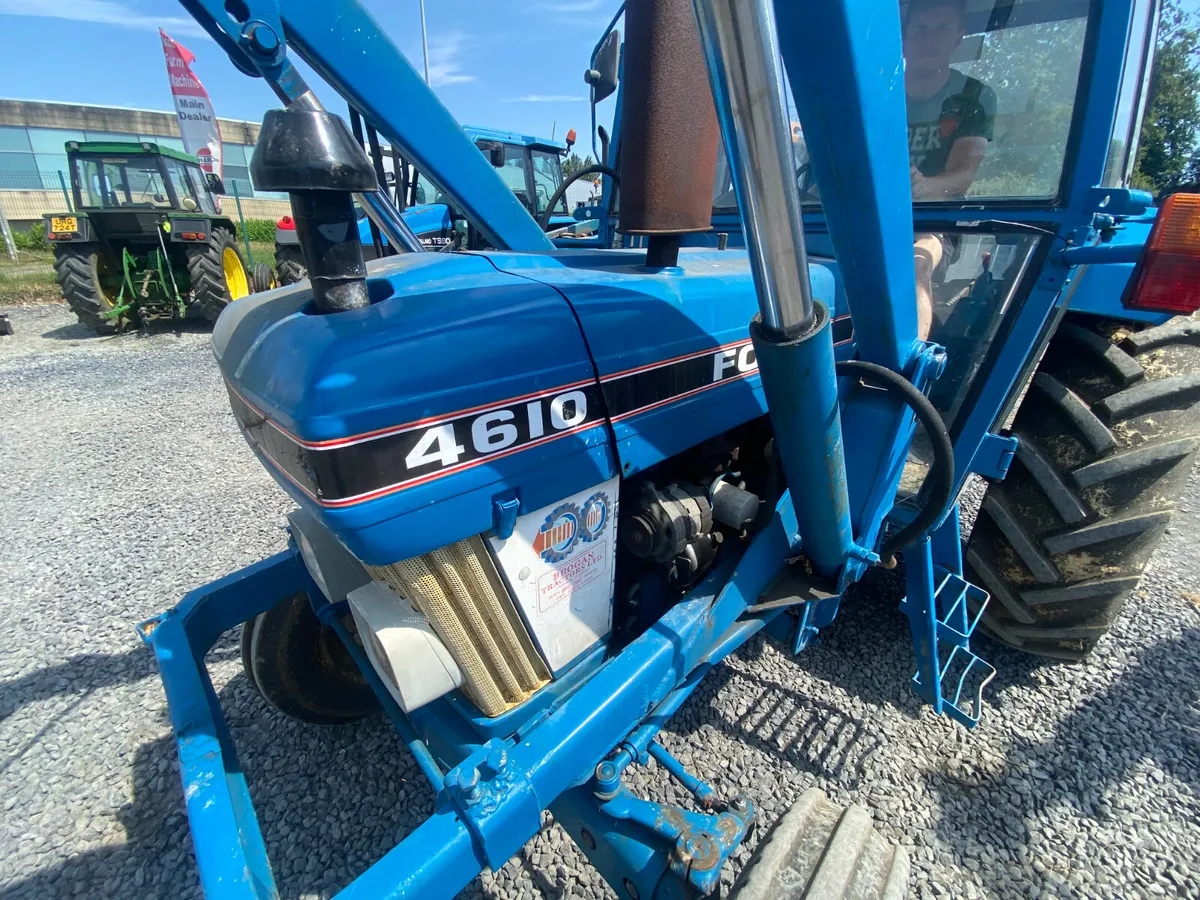 Tractor - Ford 4610 with loader - Image 4