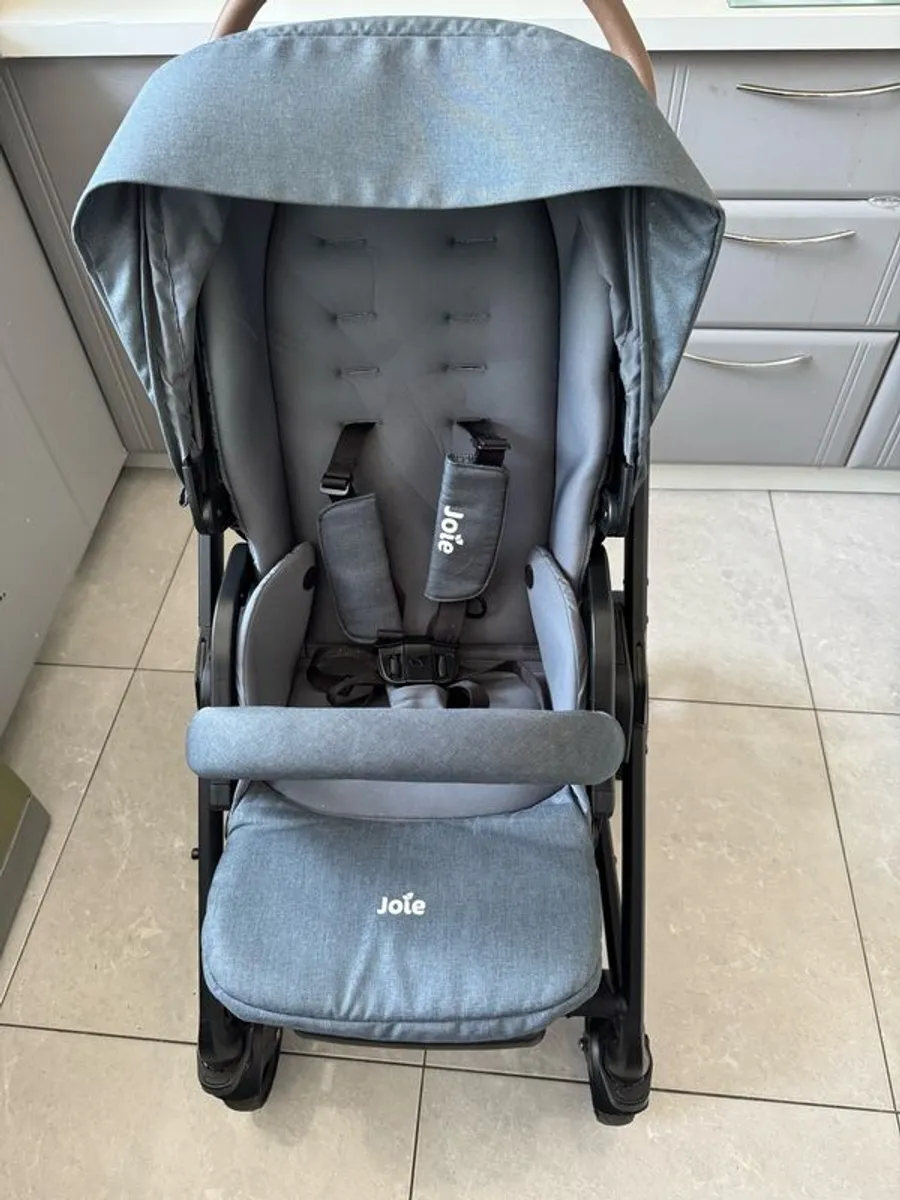 Joie Chrome DLX Trio 3-in-1 Travel System with i-Snug 2 i-Size R129 Car Seat Moonlight - Image 2