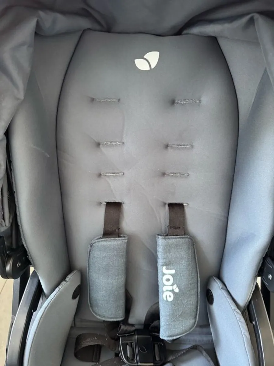 Joie Chrome DLX Trio 3-in-1 Travel System with i-Snug 2 i-Size R129 Car Seat Moonlight - Image 3
