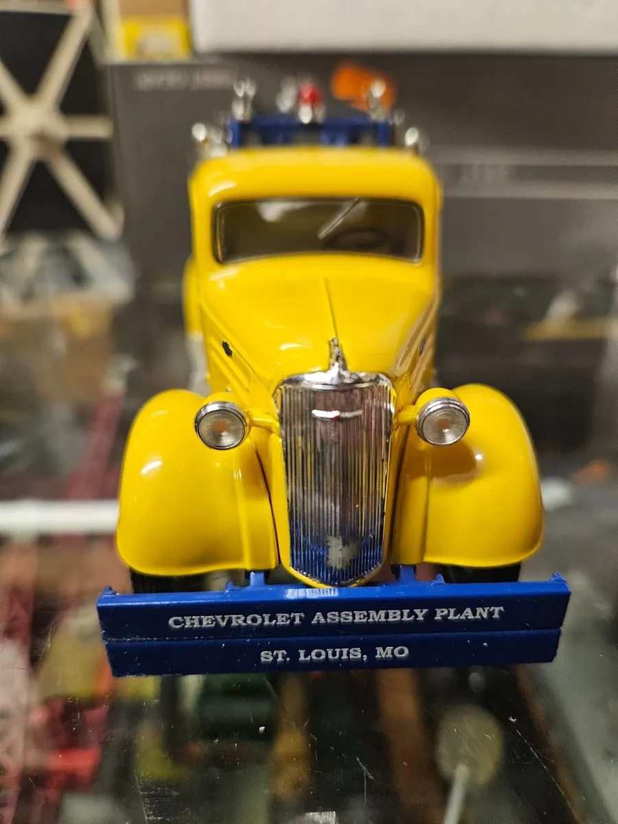 Corgi First Gear Chevrolet Pickup Truck Wrecker 1. - Image 4