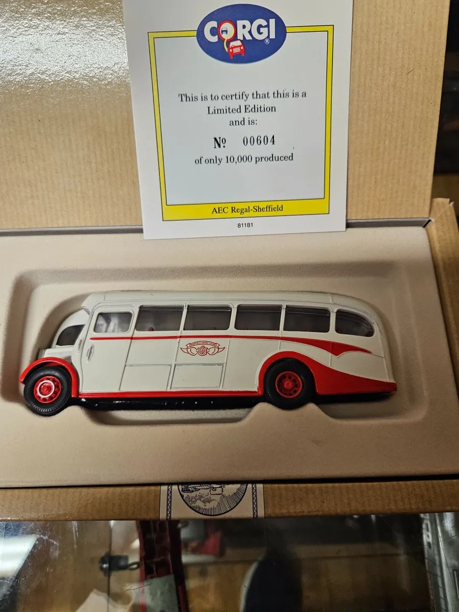 Corgi Bus - Image 2