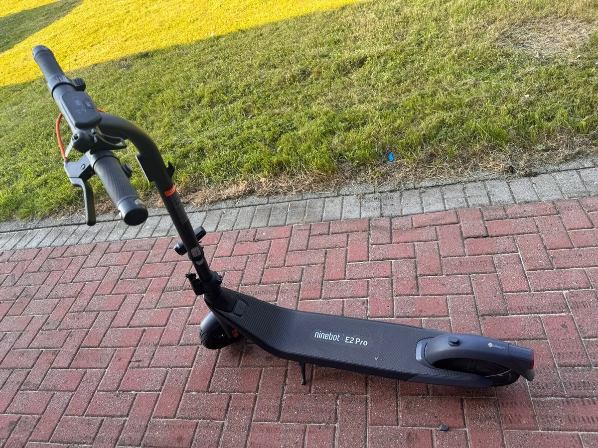 Electric Scooter - Segway Ninebot ES Pro 2 - Image 2