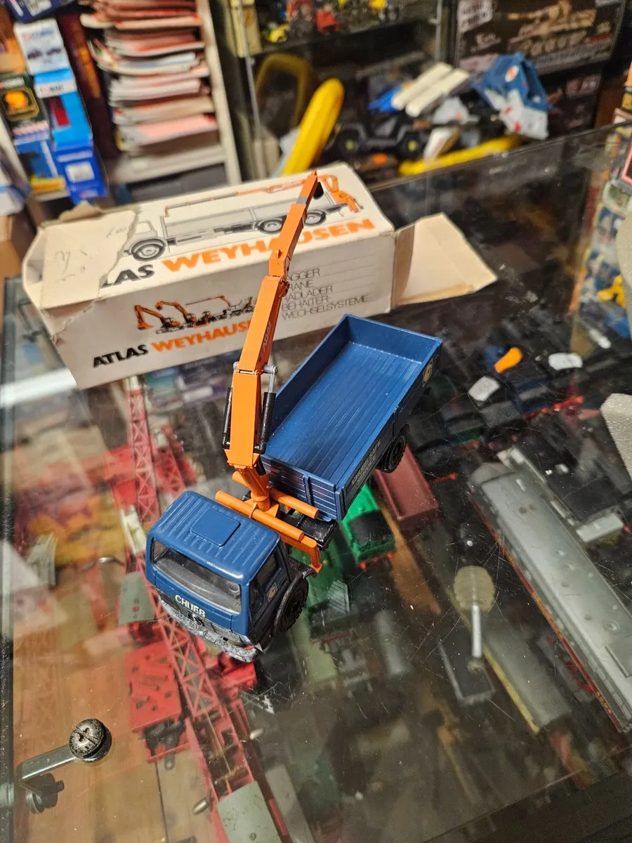 Corgi Conrad Mercedes Truck with Crane - Image 4