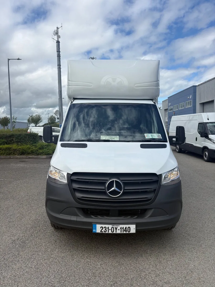 Mercedes-Benz Sprinter 2023 - Image 2