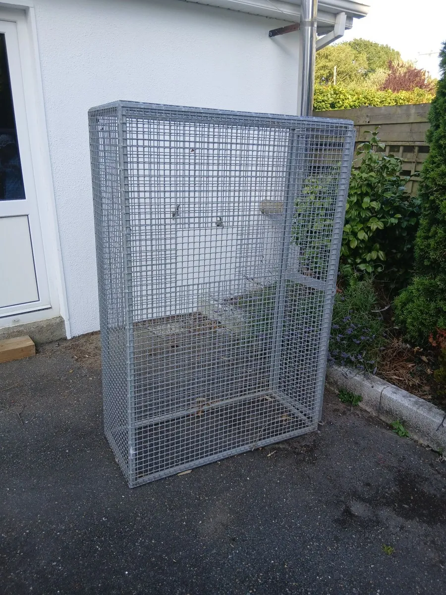 Gas bottles storage cage - Image 2
