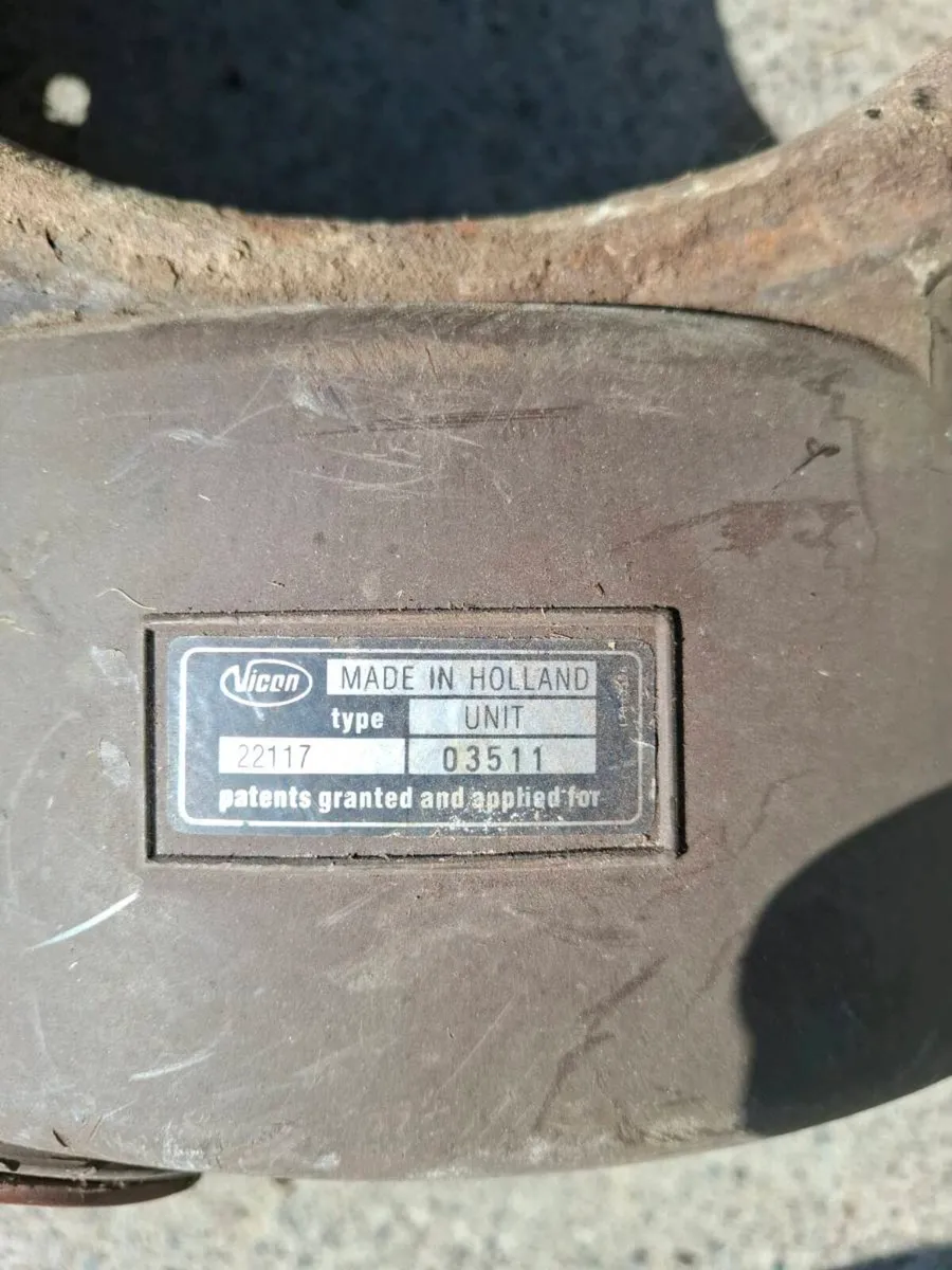 Vicon fertiliser spreader drive cover - Image 4