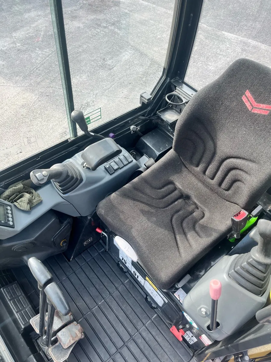 Yanmar sv18 mini digger - Image 4