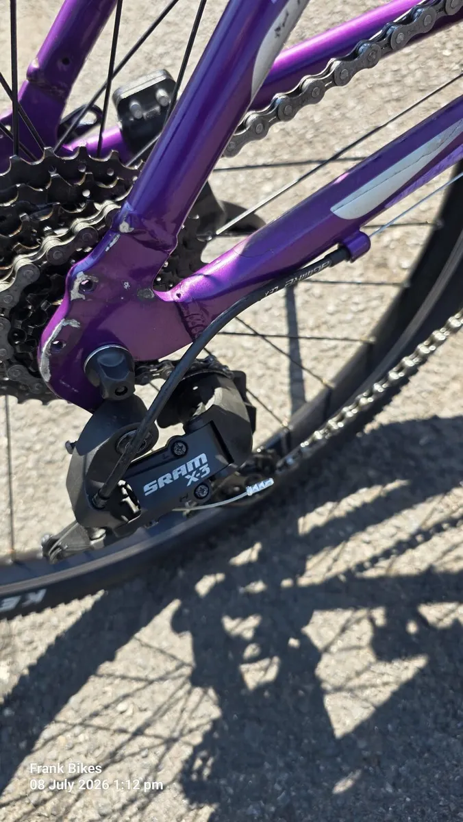 Giant 24" Hybrid Bike – 8 Speed - Image 4