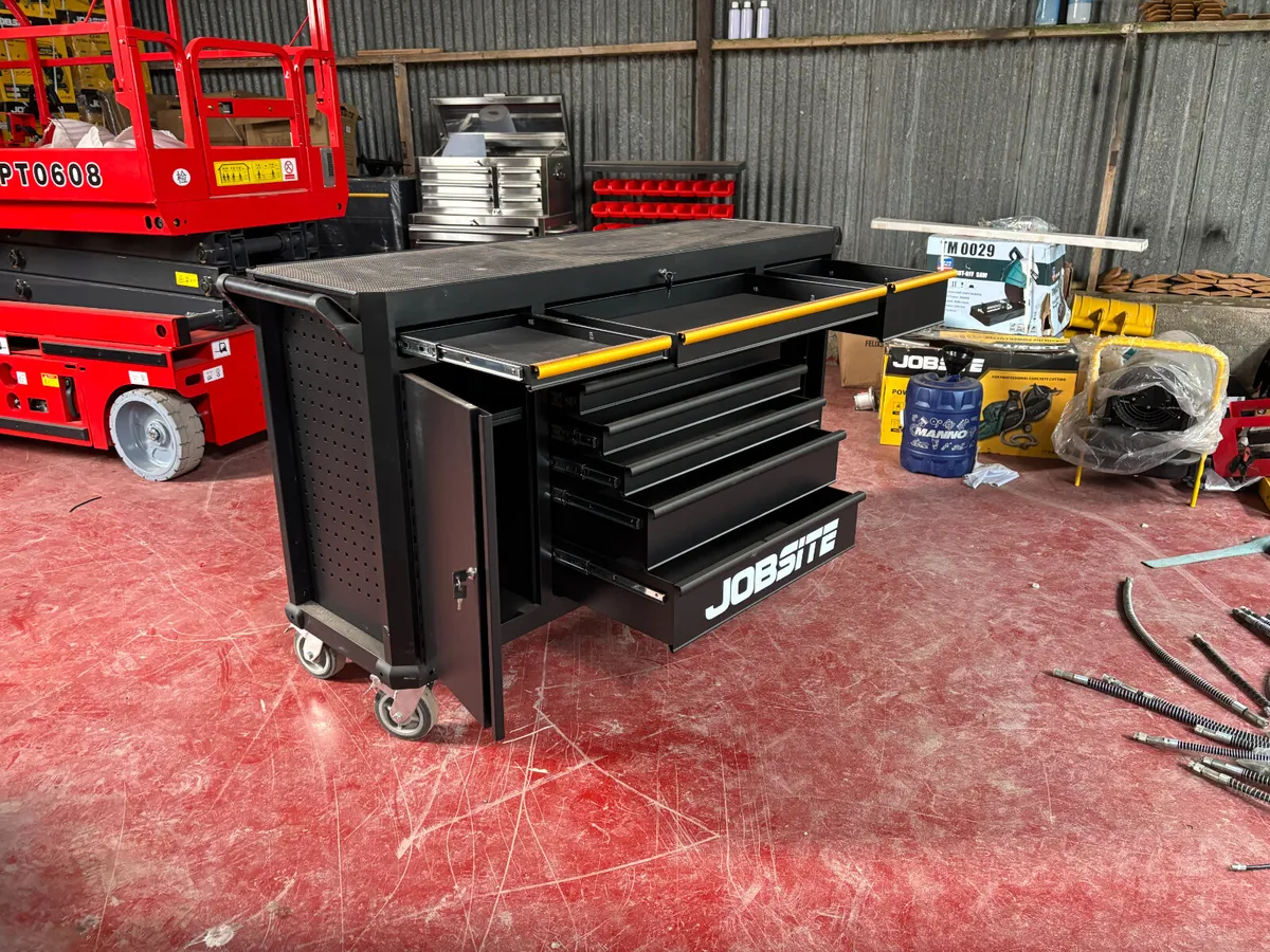 Heavy Duty Powder Coated 66' Tool Station - Image 1