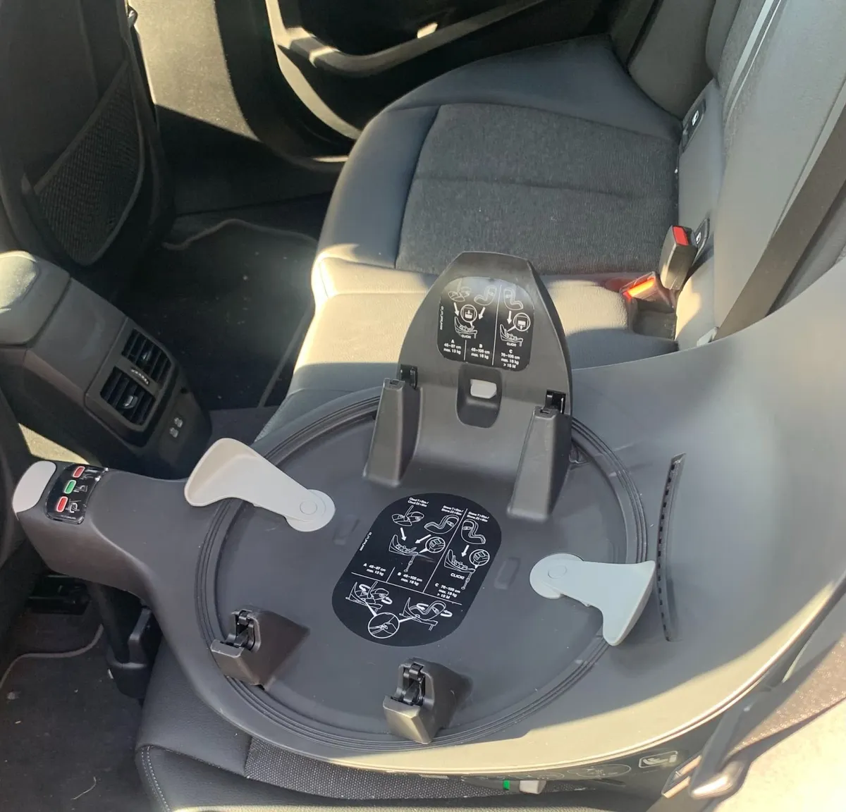 Cybex Cloud T i-Size Car Seat + Base - Image 4