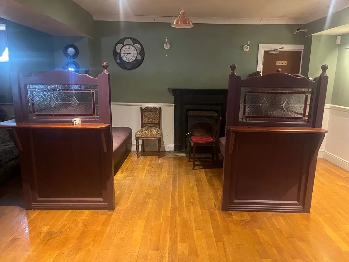 Pub snug complete - Image 2