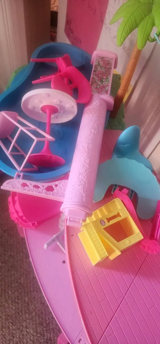 ON HOLD... Barbie dream doll house - Image 4