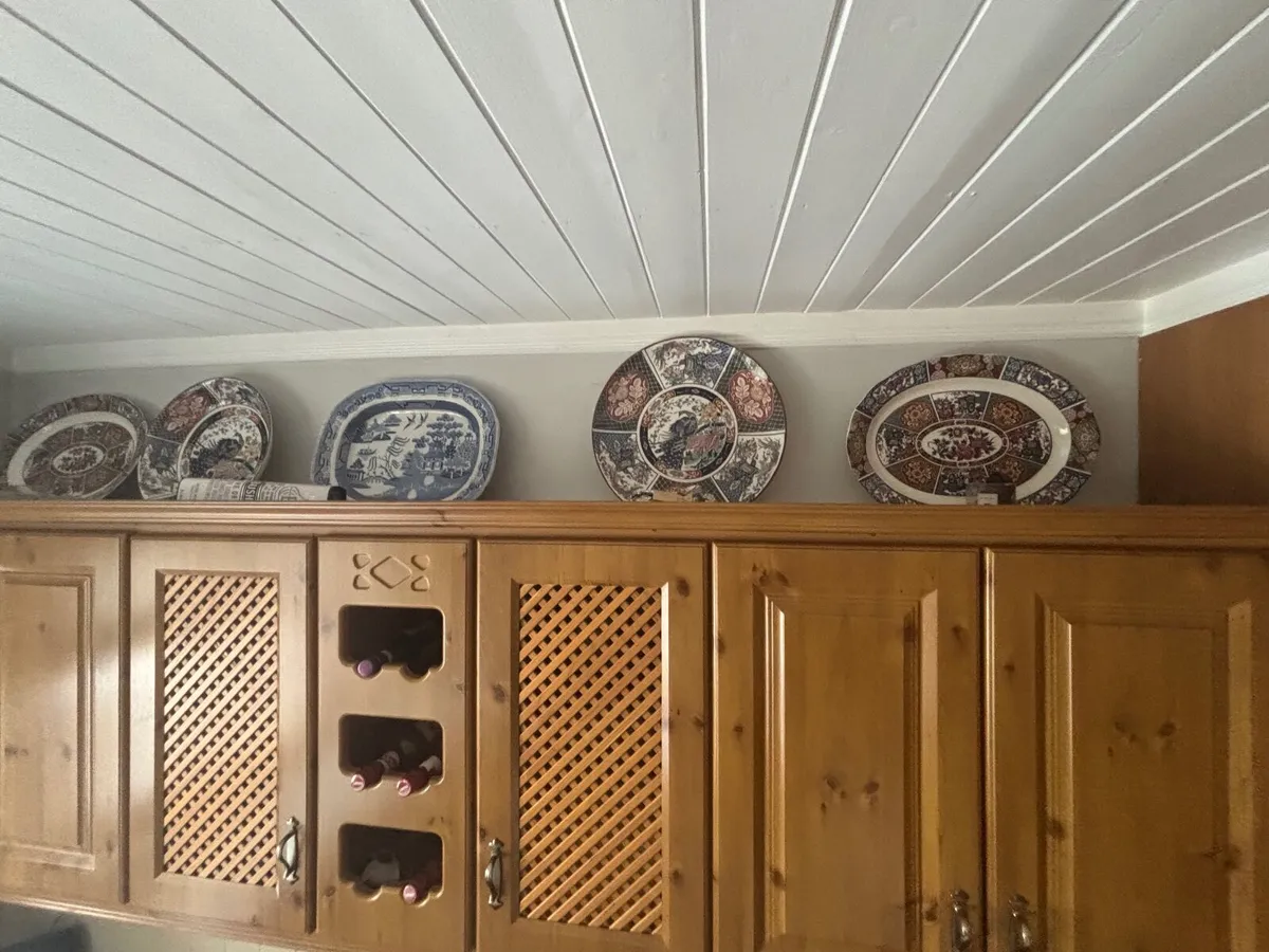 Rossmore furniture and sets of china - Image 4