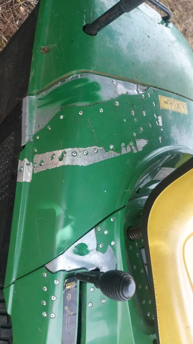 John Deere lr135 ride on mower for sale - Image 3