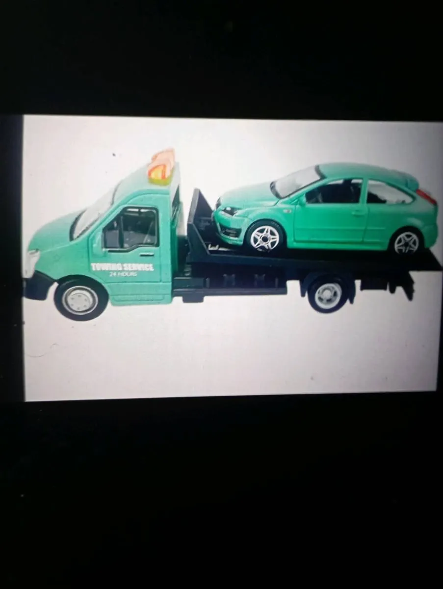 BbURAGO 1-43 SCALE FLATBED TRANSPORT AND CAR - Image 2