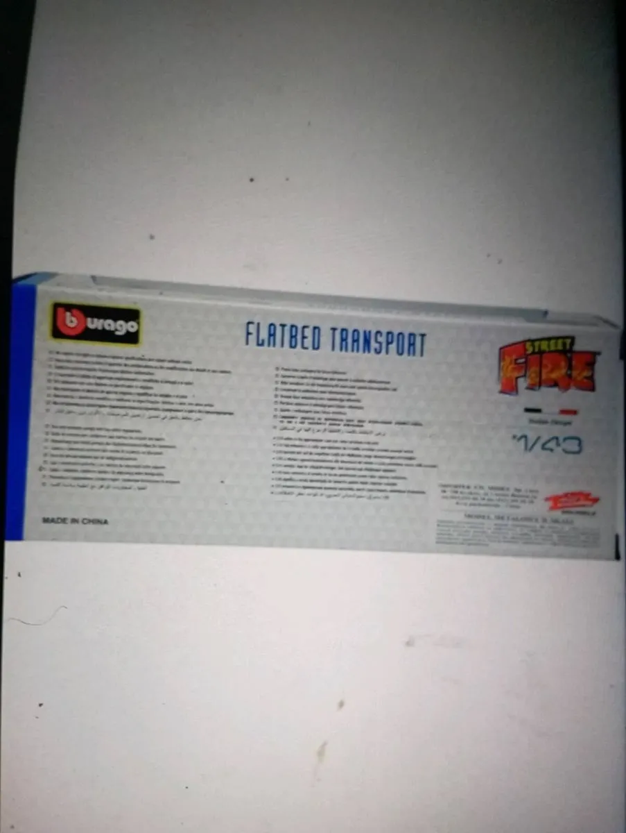 BbURAGO 1-43 SCALE FLATBED TRANSPORT AND CAR - Image 4