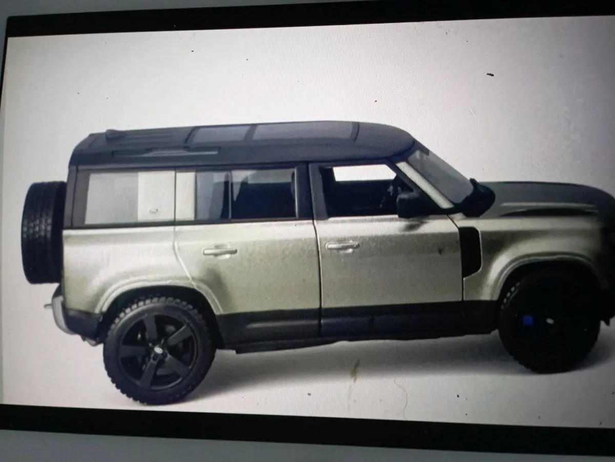 BbURAGO LAND ROVER DEFENDER {110} 2022 1-24 - Image 2