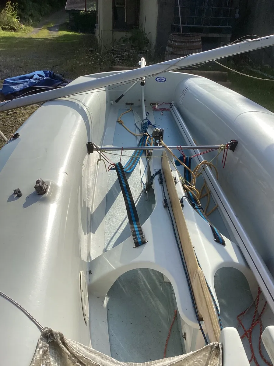 420 Sailing dinghy - Image 2