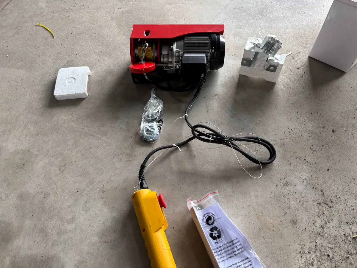 JOBSITE 2000lb 12 volt REVERSIBLE WINCH - Image 3