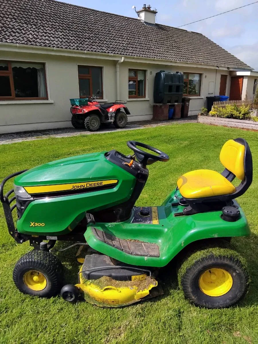 John deer lawnmower 300 mower - Image 2