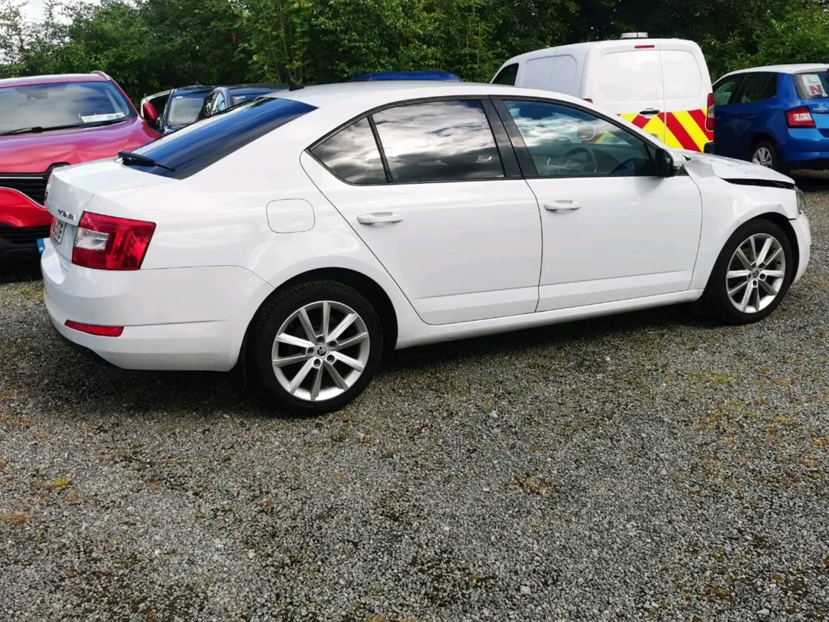142 Skoda Octavia - Image 2