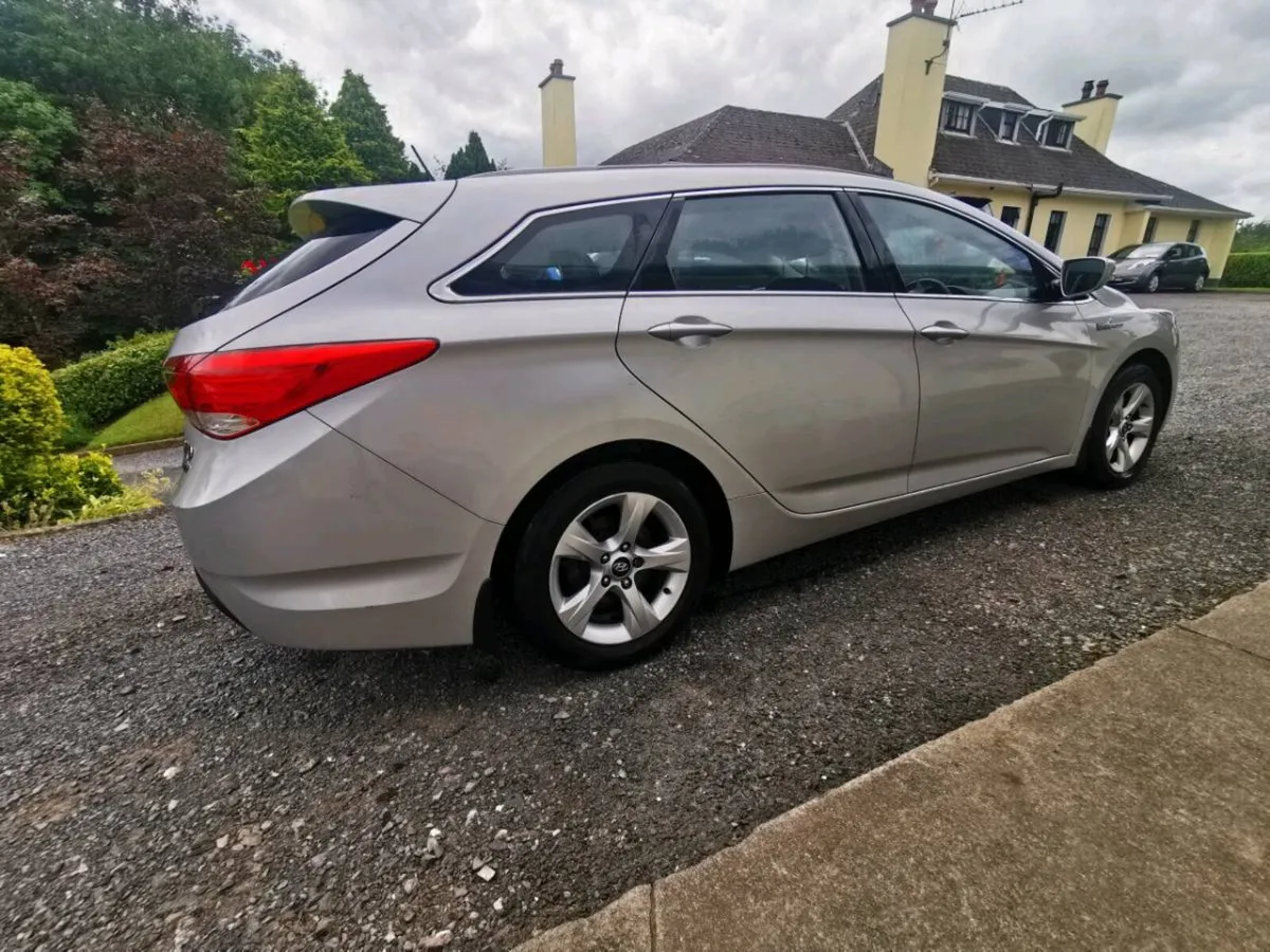 132 Hyundai i40 Estate NCT and Tax - Image 2