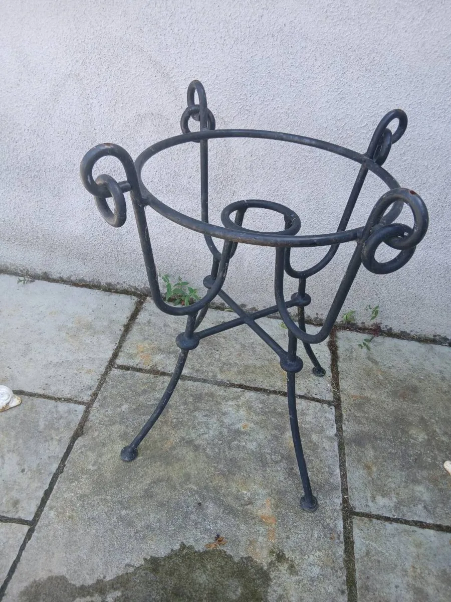 Patio Table ( heavy ) - Image 1