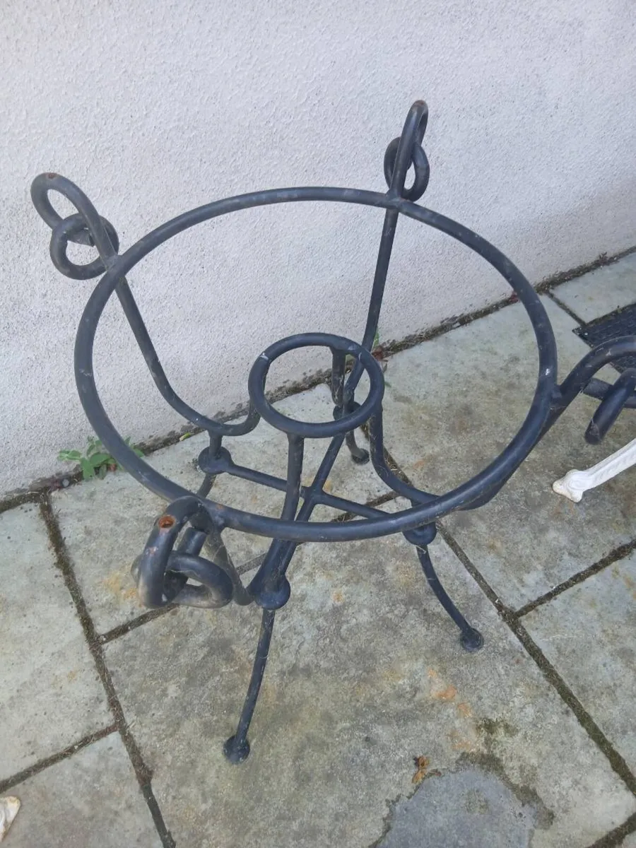 Patio Table ( heavy ) - Image 3