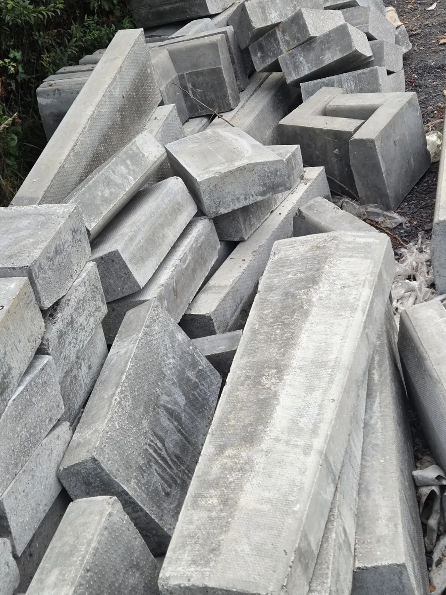 Kerbs 10×5 - Image 1