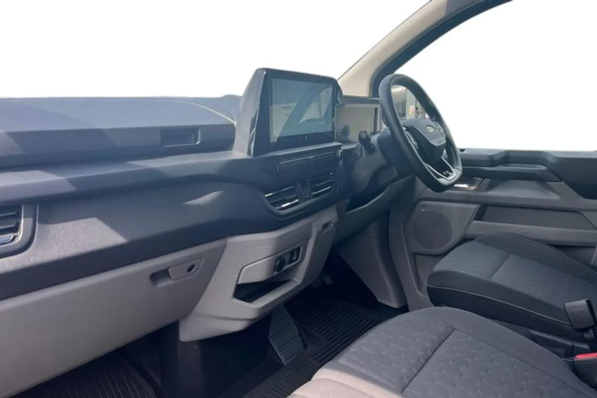 Ford Transit Custom LIMITED - Image 3