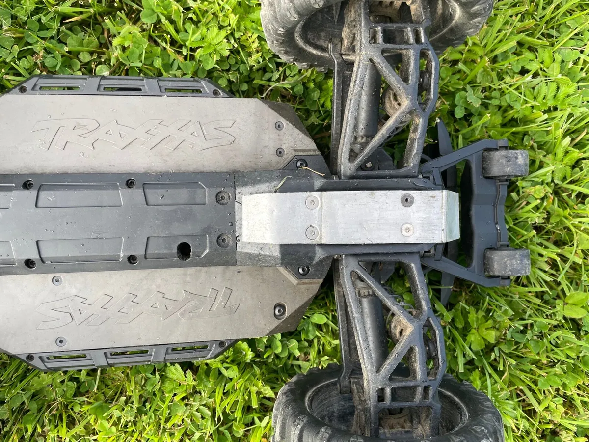 Traxxas Maxx RC Car Truck 1/10 scale - Image 4