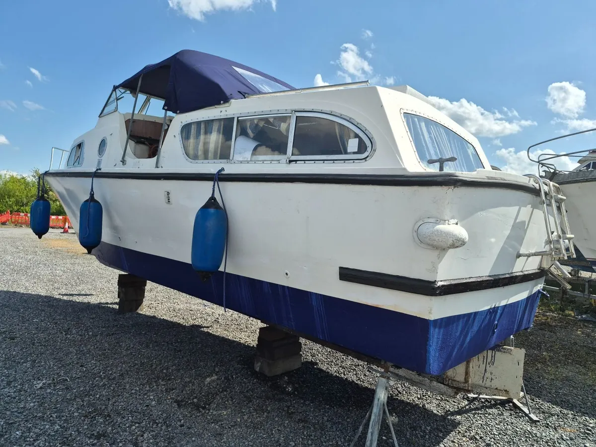27' Elysian centre cockpit cruiser - Image 3